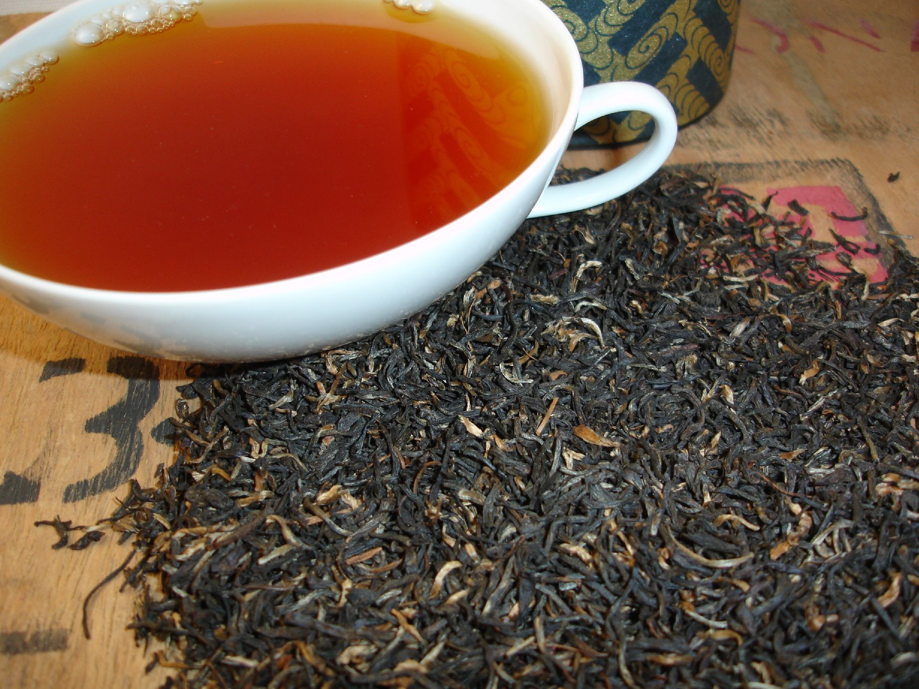 Ест заварку. Чай байховый черный индийский Ассам. Чай зеленый байховый. Чай черный байховый. Ассам и Дарджилинг чай.