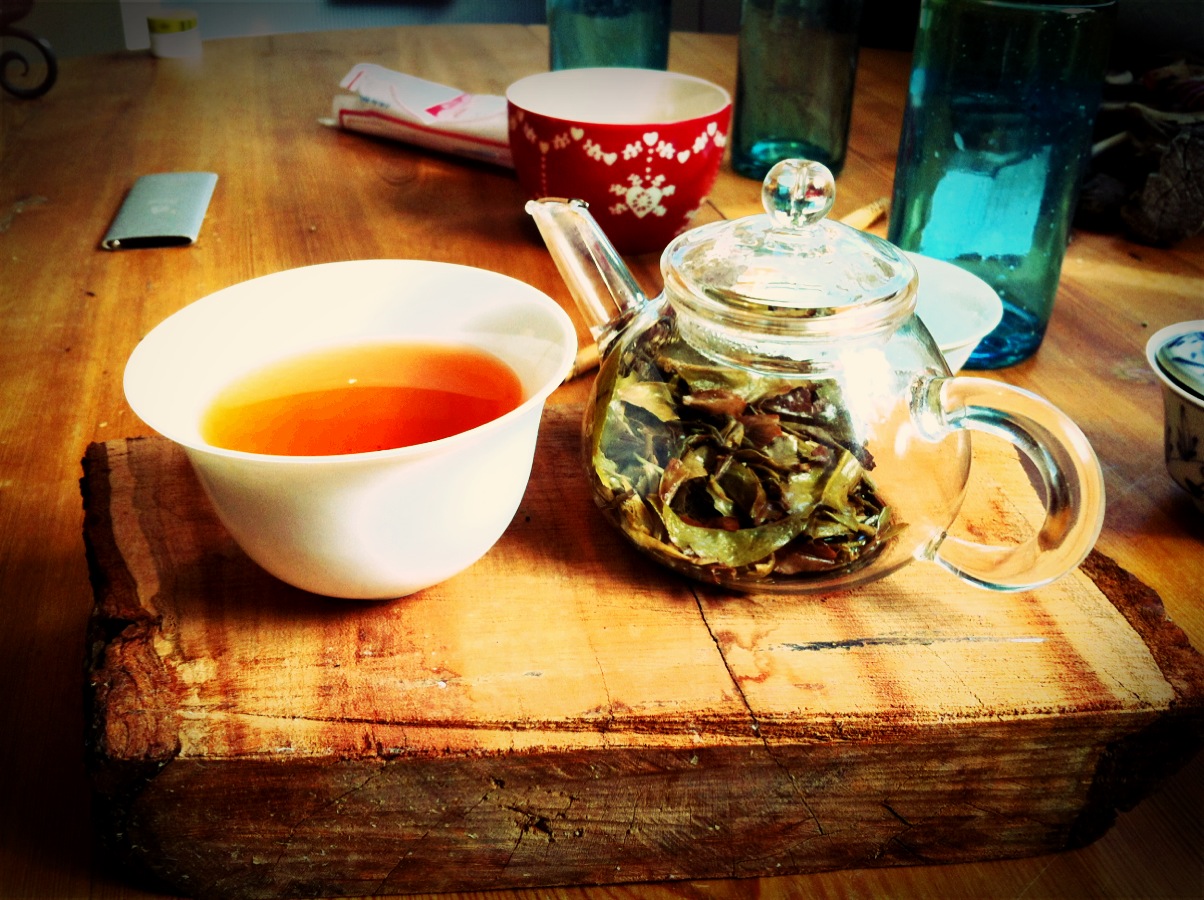 Текст на открытом воздухе чай со свежим. Чай. Горячий чай. Популярные чаи. Качественный чай.